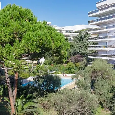 OREE DU CAP 2 pièces CLIMATISÉ CLASSÉ 52 M2 terrasse 20m2 PLAGES PISCINE ANTIBES avec PARKING PRIVATIF *