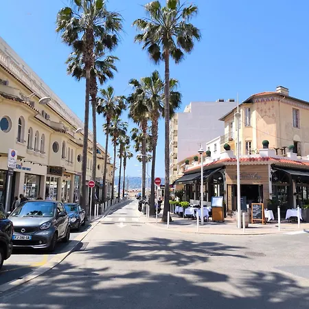 Apartamento OREE DU CAP 2 pièces CLIMATISÉ CLASSÉ 52 M2 terrasse 20m2 PLAGES PISCINE ANTIBES avec PARKING PRIVATIF