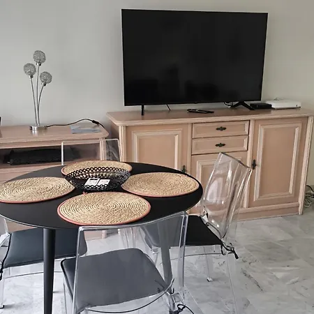 Apartamento OREE DU CAP 2 pièces CLIMATISÉ CLASSÉ 52 M2 terrasse 20m2 PLAGES PISCINE ANTIBES avec PARKING PRIVATIF *